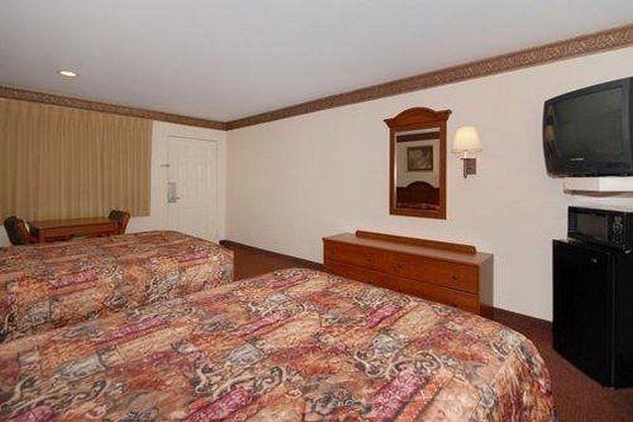 Red Roof Inn & Suites Houston - Humble/Iah Airport Room photo